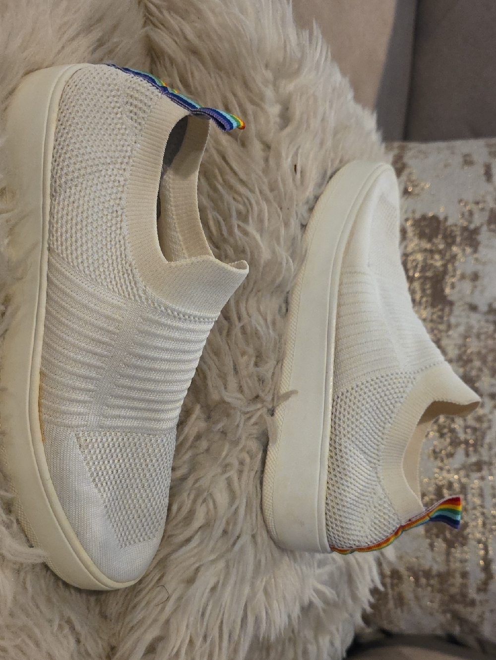9womens. Steve Madden Beale platform sock sneaker. White fabric and rainbow Pull